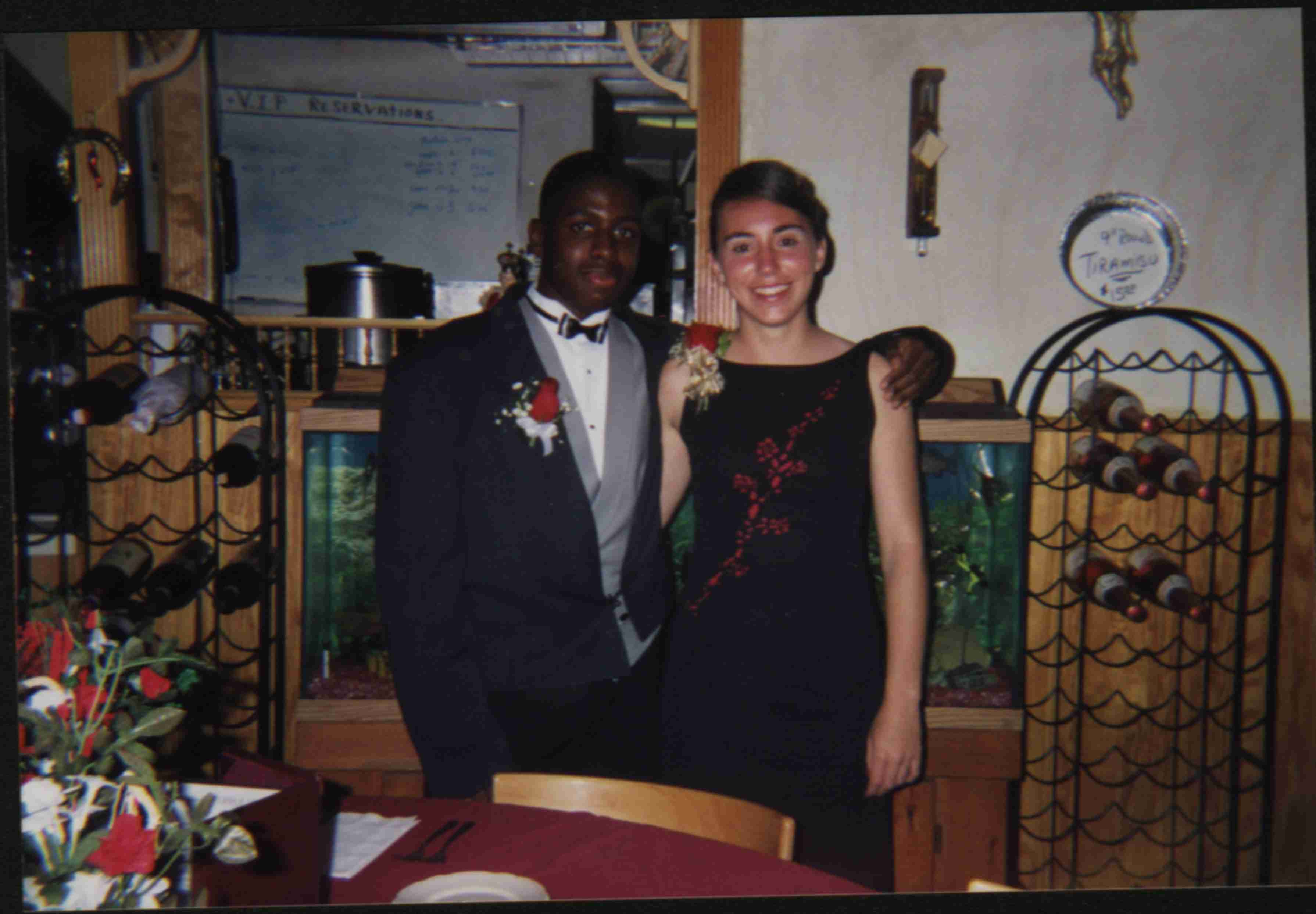 prom2.jpg (316633 bytes)